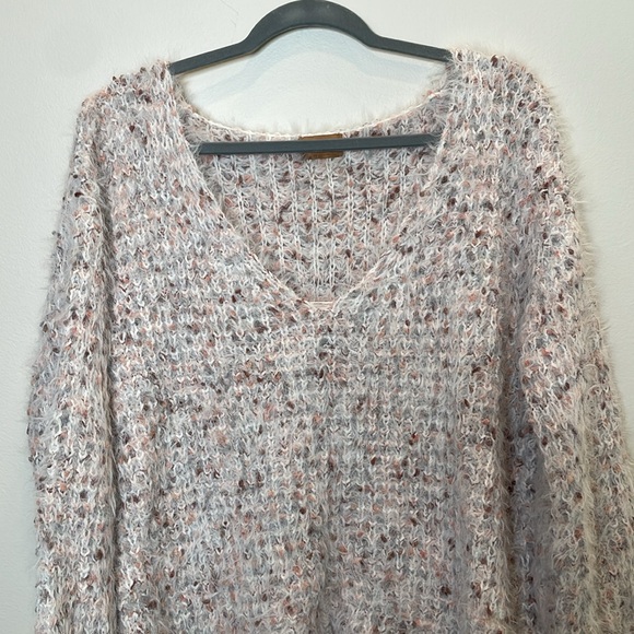 POL V-Neck Fuzzy Sweater Size Small - Picture 3 of 7